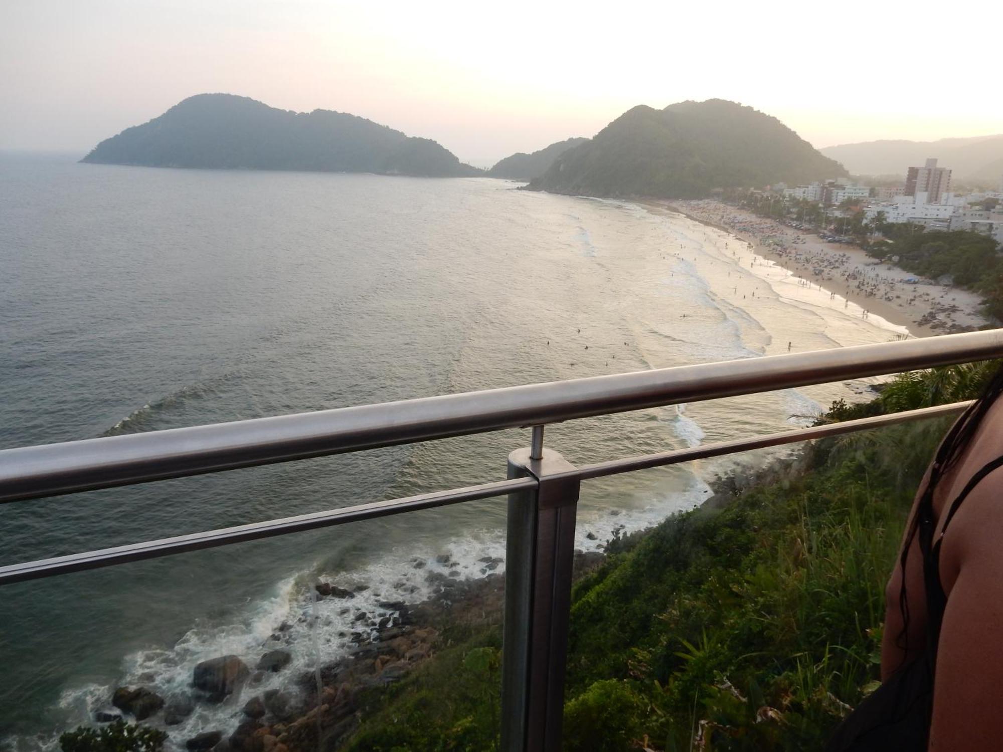 Casa Sete Enseada Ar Cond Suite E Estacionamento Gratis E Uma Otima Localizacao Na Enseada Guarujá Esterno foto